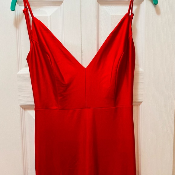 Amoris Red Gown - Picture 2 of 14